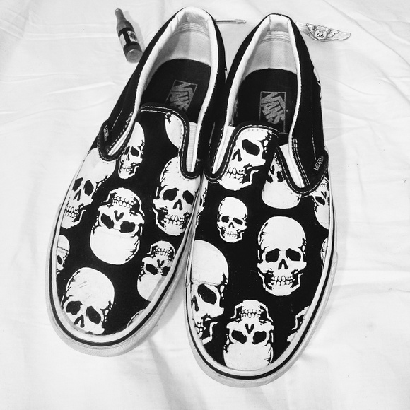 vans skull slip ons